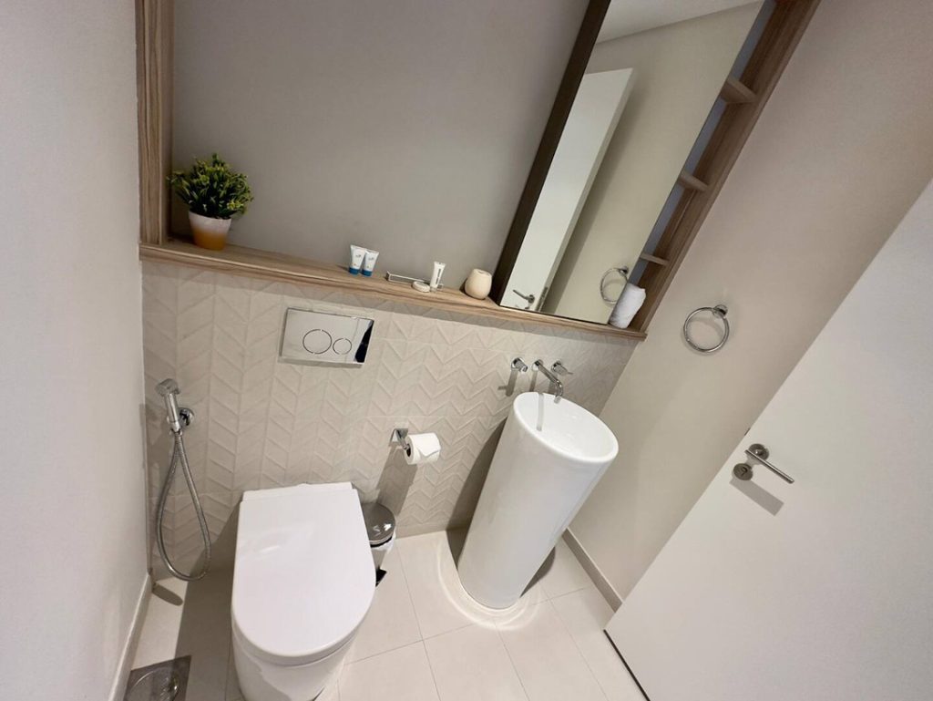 Elegant Luxury | Modern 1BR | 10mins drive to Downtown